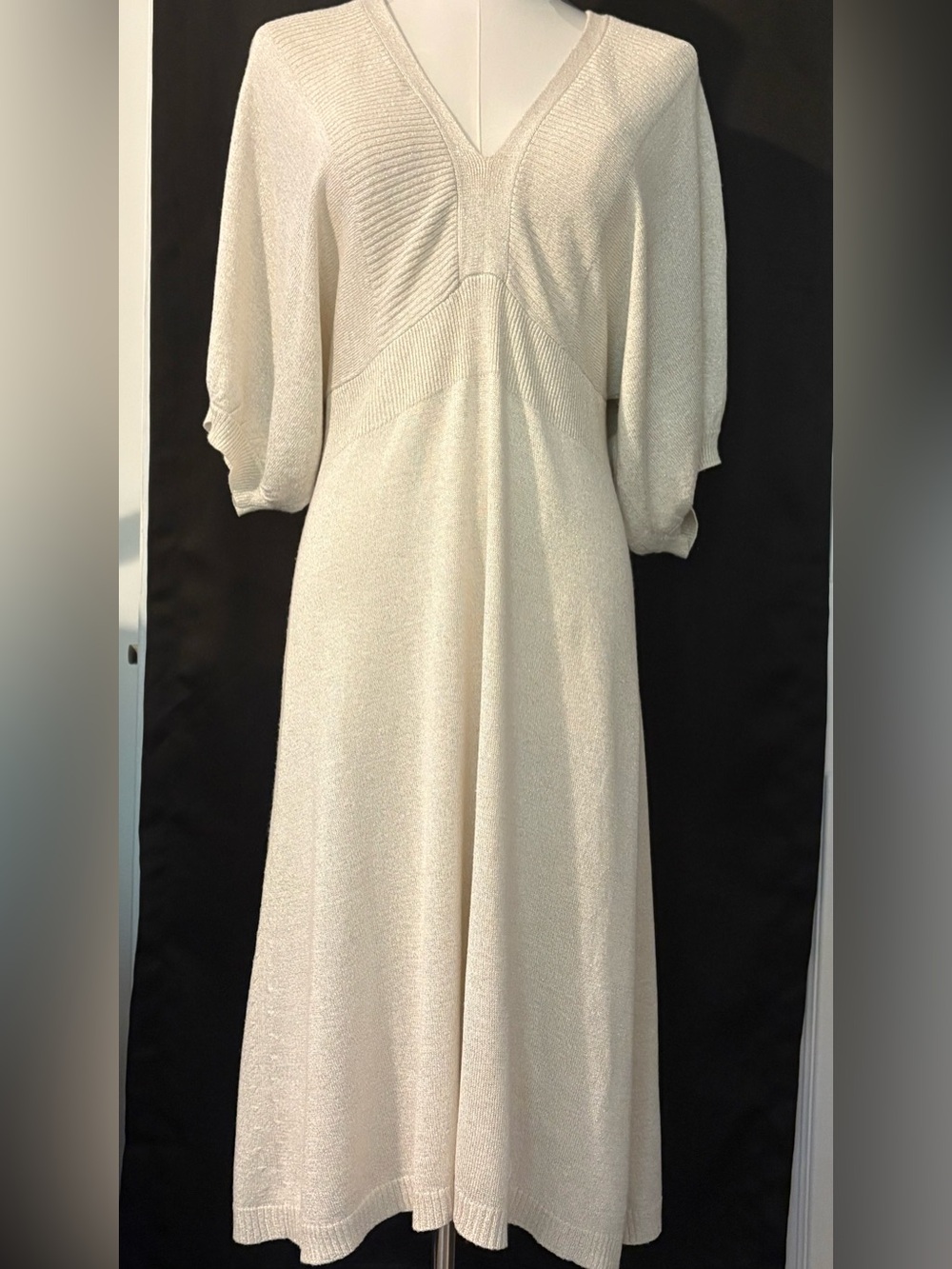 EXPRESS, Knit Oatmeal Beige Dress w/Gold Metallic Threads, Balloon Sleeves, Sz L - Picture 2 of 5